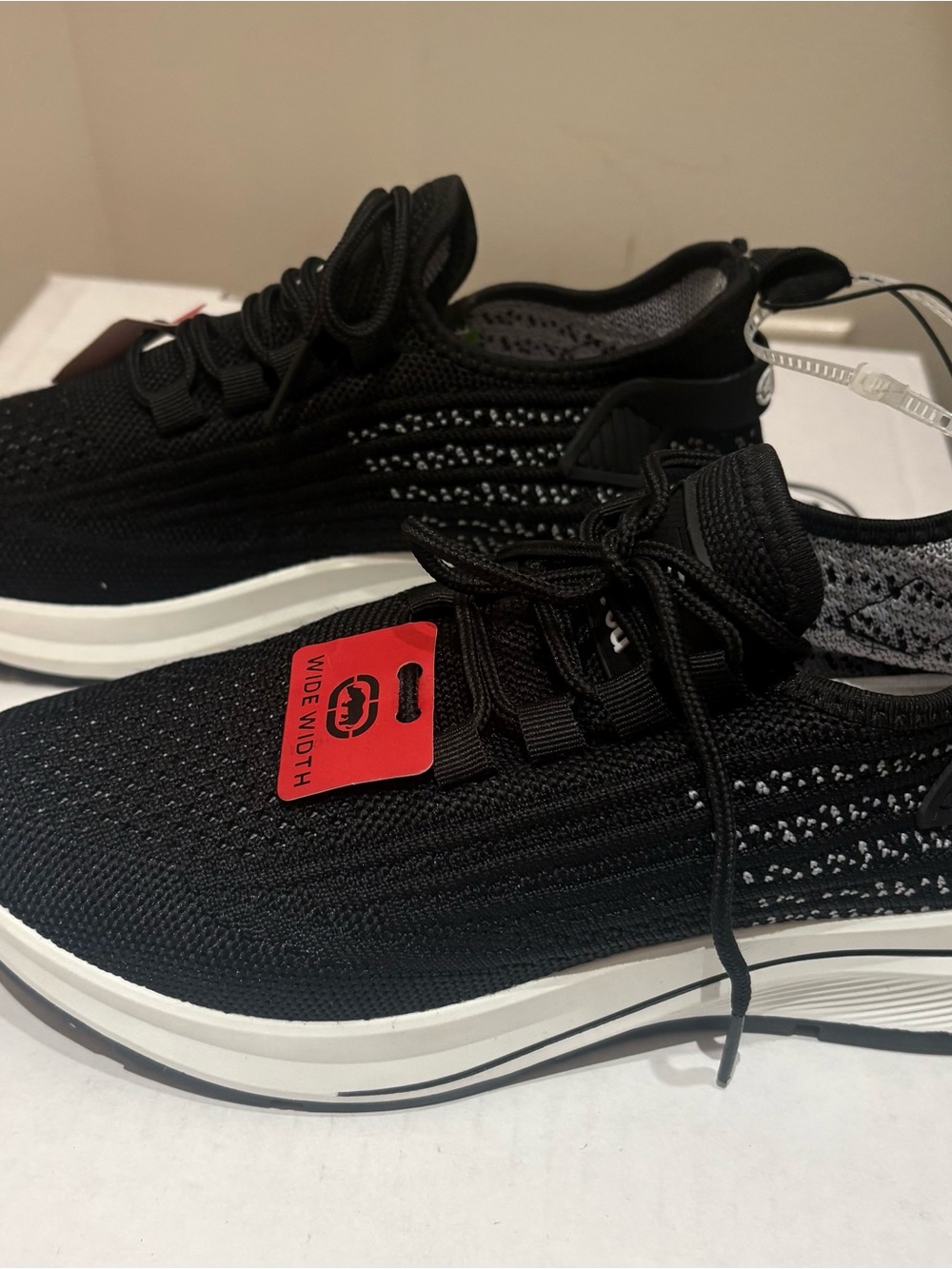 Ecko Unlimited Black Knit Wide-Width Athletic Sneakers with White Sole